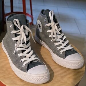 Forrest Green Converse Women Size 8.5 With Unique Sole Trainners High-Tops Shoes